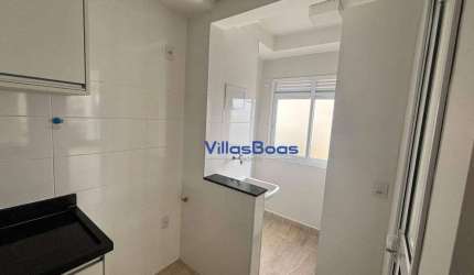 Lindo apartamento de 2 dormitórios  piso porcelanato com armários, sendo 1 suite
