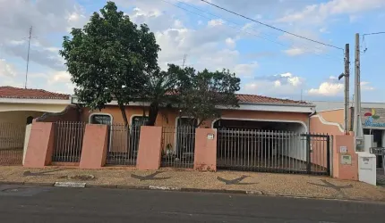 Casa com 3 quartos para alugar na Rua Hermano Ribeiro da Silva, --, Jardim Eulina, Campinas, 172 m2 por R$ 4.320