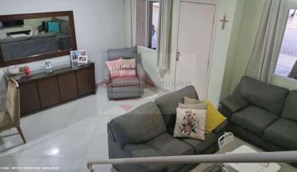 Sobrado em Condomínio com 03 dormitorios e com lazer