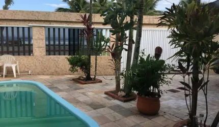 Casa frente mar com piscina e 3 dormitórios a venda na Praia Grande!