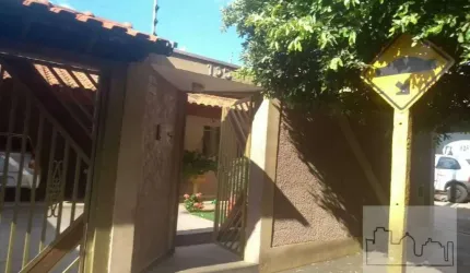 Casa a venda no Jd. Aranga