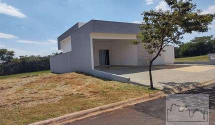 Casa a venda no condomínio Bella Vitta.