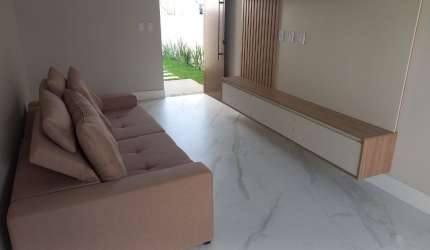 Alugo casa no condomínio Mangata bairro Sim.