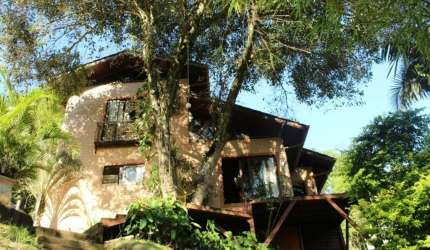 Casa com Duas Suítes no Rio Tavares!