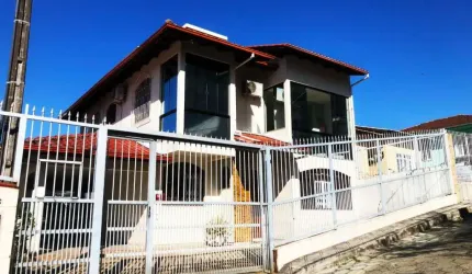 Deslumbrante casa localizada na Trindade