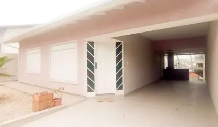 Casa Espaçosa com Piscina, Espaço Gourmet e Jardim
