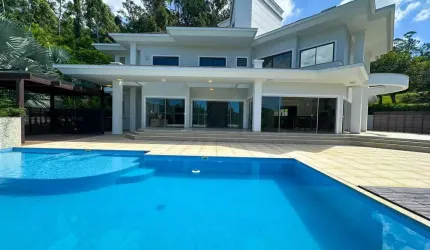 Casa de Condomínio com 5 Quartos e 8 banheiros