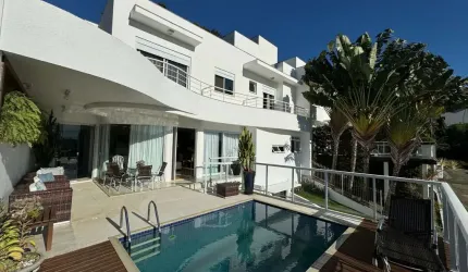 Casa espetacular de 3 pavimentos no Pantanal