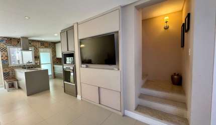 Casa Semimobiliada em Condomínio Fechado-Sambaqui