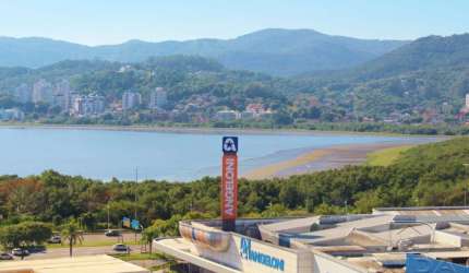 Cobertura com 3 quartos na Agronômica
