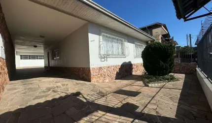 EXCELENTE CASA NO BAIRRO CRUZEIRO COM 03 DORMITÓRIOS