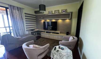 APARTAMENTO SEMIMOBILIADO COM 134M² NO CENTRO