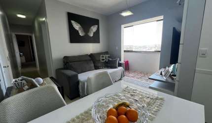 APARTAMENTO COM 02 DORMITÓRIOS E SACADA NO BAIRRO SAGRADA FAMILIA
