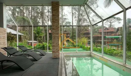 Casa com 5 quartos (3 suítes) e lazer privativo a 5 minutos da Feirinha do Alto