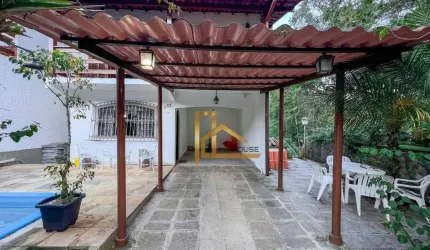 More Bem:  Casa com 4 Quartos e Lazer Privativo a 400m da Feirinha do Alto