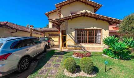 Casa com 4 quartos e lazer dentro de Cond. - À 15 min. do centro