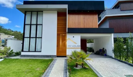 Casa com 4 Quartos, Nova e em Condomínio Clube a 15 Minutos do Centro de Teresópolis-RJ