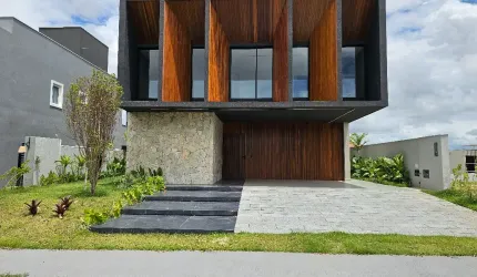 Casa com 4 suítes em Alphaville