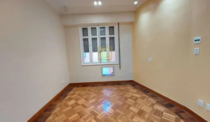 Oportunidade apartamento dois quartos reformado