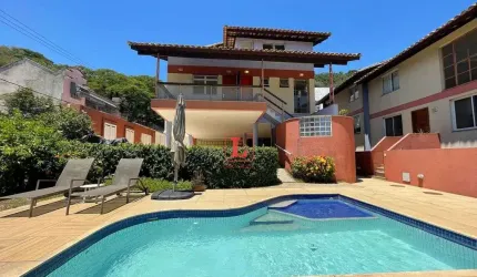 Amplo Apartamento Duplex de 2 Quartos com Varanda e Infraestrutura Santa Teresa