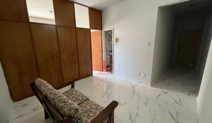 Apartamento tipo conjugado dividido no Centro do Rio de Janeiro