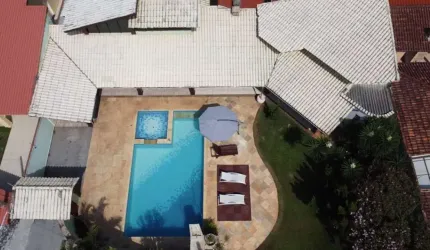 Casa para venda em Itanhaem com 5 dormitórios, espaço gourmet, piscina, 4 vagas.