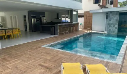 Sobrado novo para locação com 6 suítes em Riviera e São Lourenço