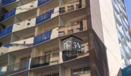 Studio com 23m com 1 vaga com ampla varanda em piso laminado gabinete e box no banheiro pia na area da coz; Prédio com 4 anos 3 elevadores 2 social e