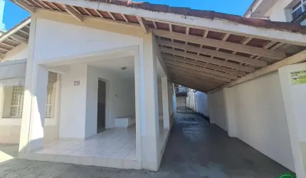 Casa com 4 quartos à venda no Centro, Ubatuba  por R$ 1.300.000
