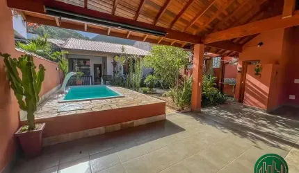 Casa com 3 quartos à venda em Toninhas, Ubatuba  por R$ 1.250.000