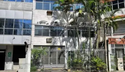 Casa na Rua Professor Gabizo no Maracanã, 6 quartos com 6 vagas.