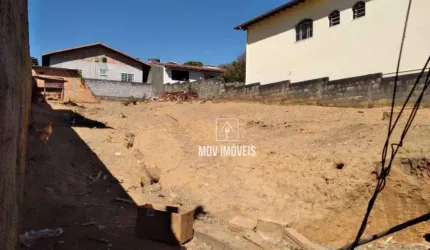 Lote 438m² Centro de Santa Luzia, próximo igreja Matriz, excelente para construtores...