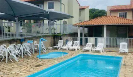 Casa em condomínio 2 quartos com piscina e varanda em Santa Luzia!