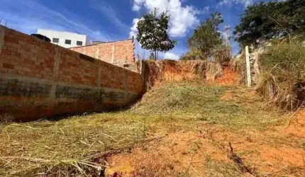 Lote 300 metros bairro Liberdade com escritura e registro
