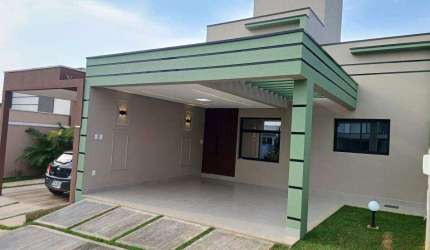 Casa com 3 quartos e quintal no condomínio Vila Paraty