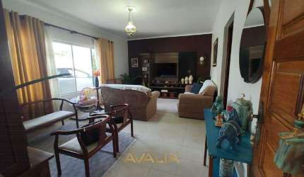 Casa à venda com 4 Dormitórios na Vila Suiça proximo entrada do Parque Ecológico
