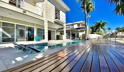 Um lar sofisticado: Casa de alto padrão com vista para o pôr do sol