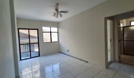 Espaçoso apartamento  a 300 metros do mar