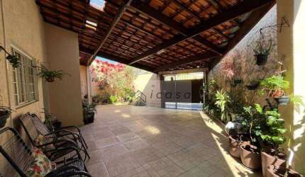 Casa com 3 dormitórios à venda, 242 m² por R$ 650.000,00 - Borda da Mata - Caçapava/SP