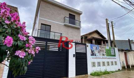 Sobrado triplex  à venda  em villagio no bairro do Macuco. 94 m², 2 suítes, vaga para carro e moto e espaço com churrasqueira!