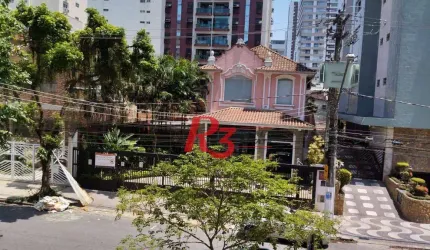 Excelente casa em bairro nobre de Santos.