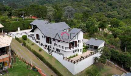 Viva a Excelência em Atibaia: Casa de Alto Padrão no Condomínio Clube Montanha com Vista Deslumbrant