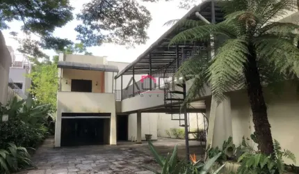 São 718 m² de construção e mais de 1.500 m² de terreno !!!!