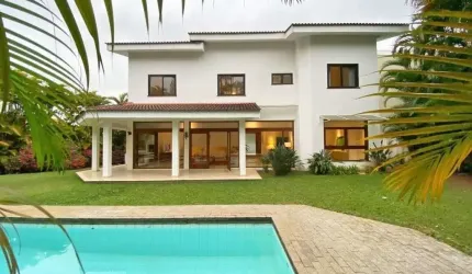 Casa à venda por R$ 6.500.000,00 em Alphaville, Barueri- SP