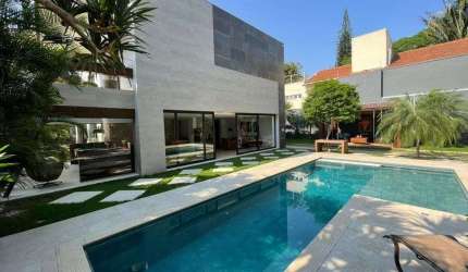 Casa INCRÍVEL no Jardins