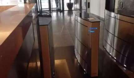 Laje Comercial de Alto Padrão em Pinheiros, São Paulo-SP: 5 Salas, 13 Banheiros, 21 Vagas de Garagem - 775m²