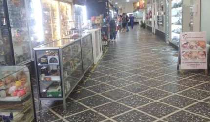 Prédio Comercial com Renda à Venda em São Paulo-SP