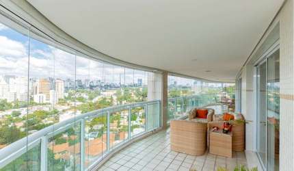 Luxuosa Cobertura Duplex à Venda em São Paulo - Pacaembu