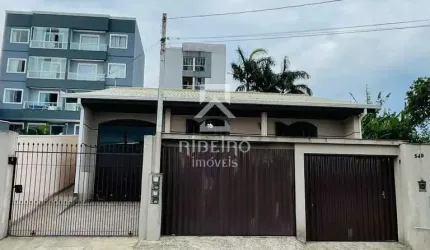 Casa com 2 quartos para alugar na Rua Rondônia, 549, Boneca do Iguaçu, São José dos Pinhais por R$ 2.500