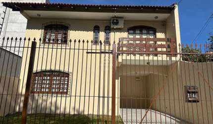 Casa com 3 quartos para alugar na Rua Joaquim Mariano Ribas, 154, Guabirotuba, Curitiba por R$ 2.800